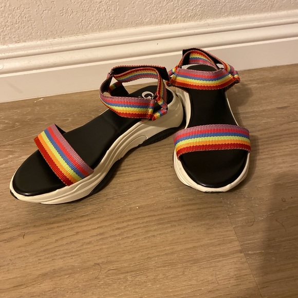 Gianni Bini Straight-Fire!! Rainbow Sandal 🌈 7.5 - Picture 6 of 7
